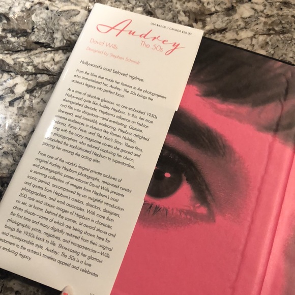 ⭐️Audrey Hepburn The 50’s Coffee Table Book - Picture 3 of 9